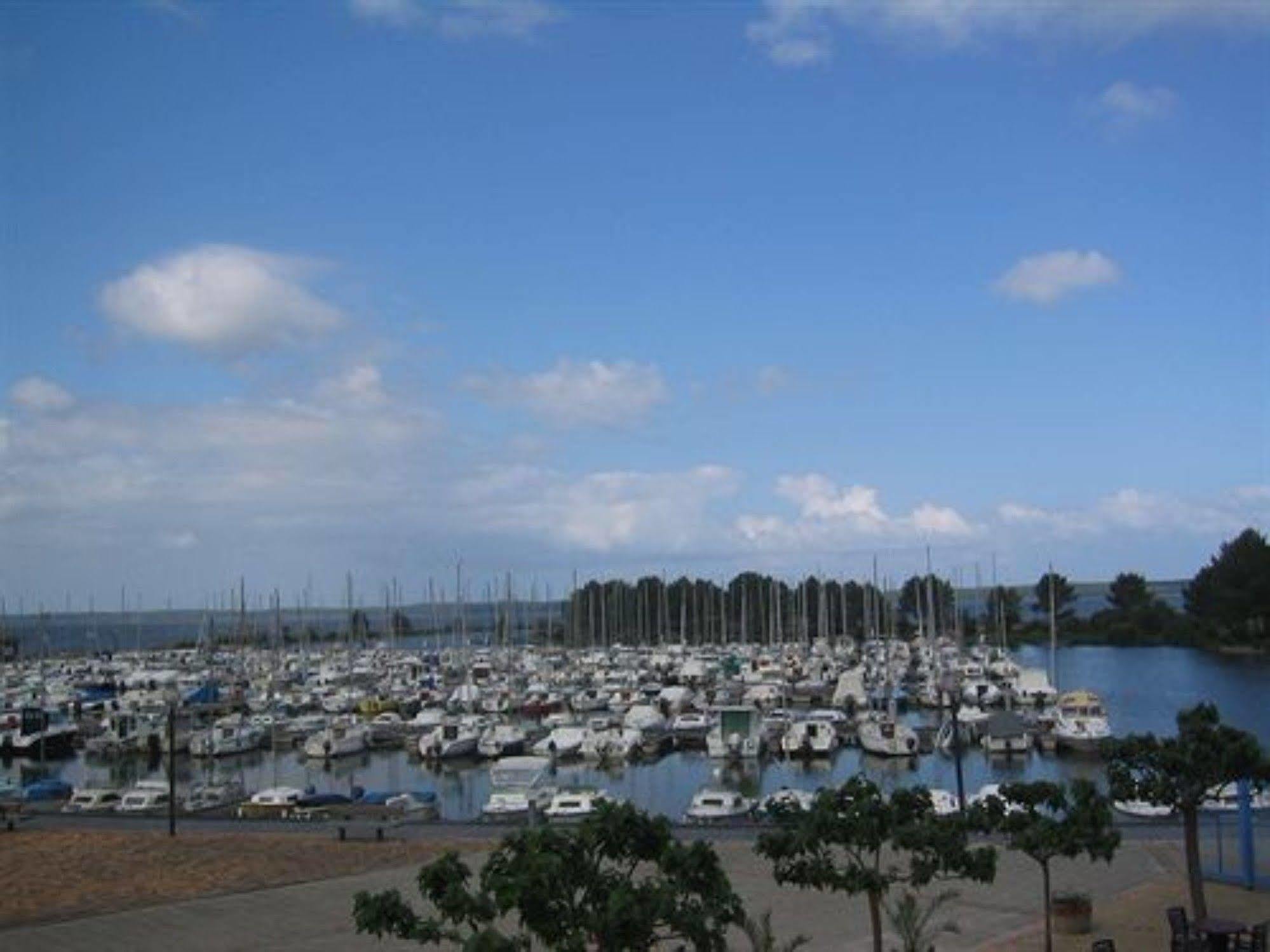 Résidence Odalys Du Port Hourtin Esterno foto