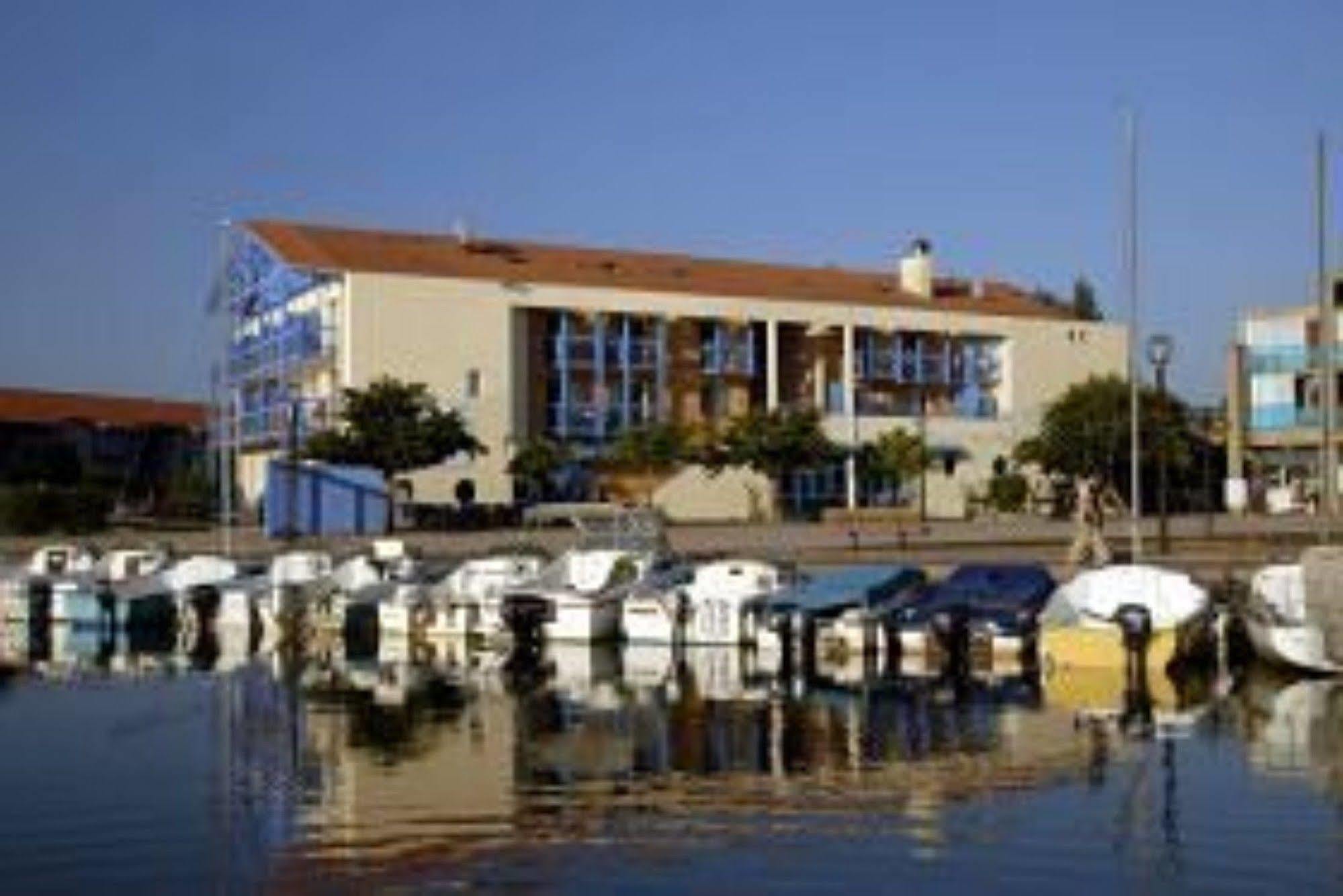Résidence Odalys Du Port Hourtin Esterno foto